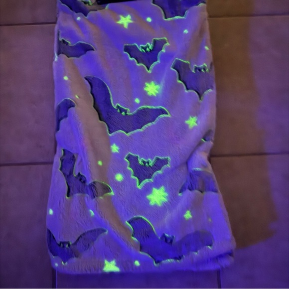 Glow in The Dark Halloween Blanket 60”x70” - Picture 1 of 6